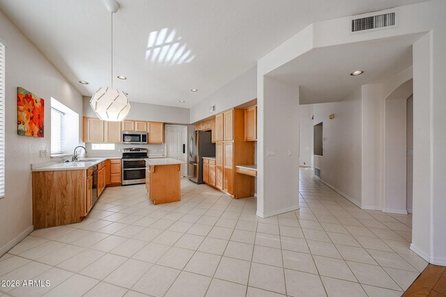 Building Photo - 5839 W Bloomfield Rd