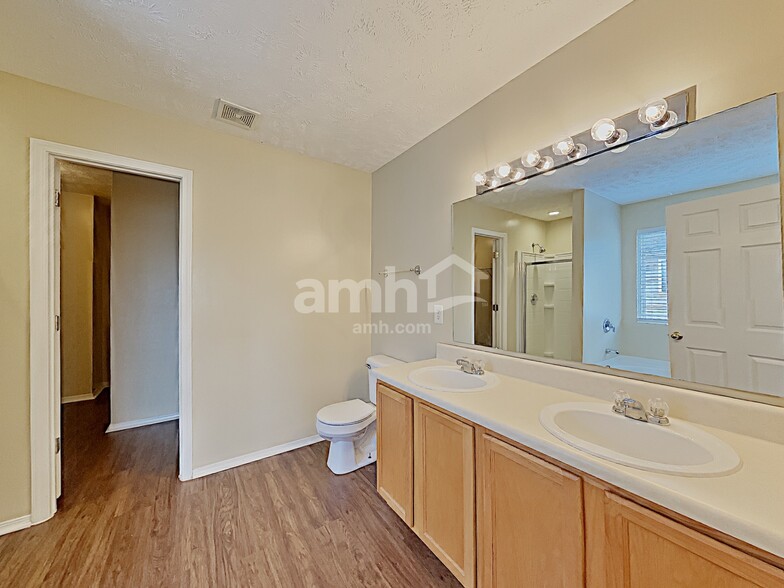 Building Photo - 1140 Seven Oaks Blvd