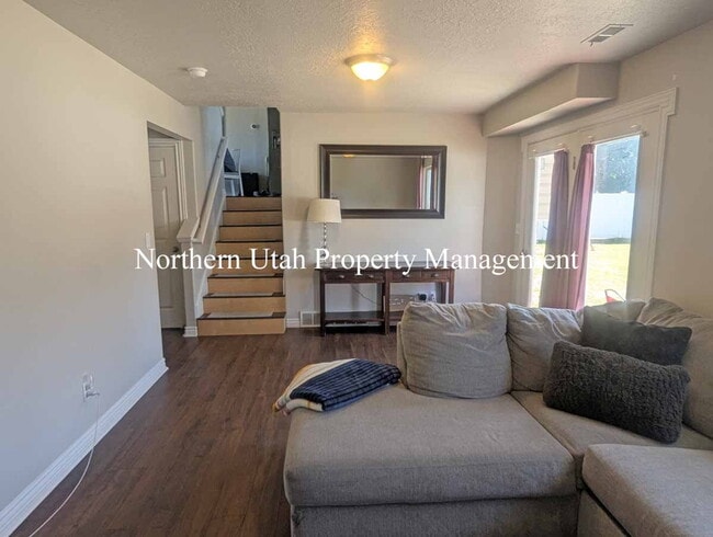Building Photo - 3 Bed 2 Bath - HVAC