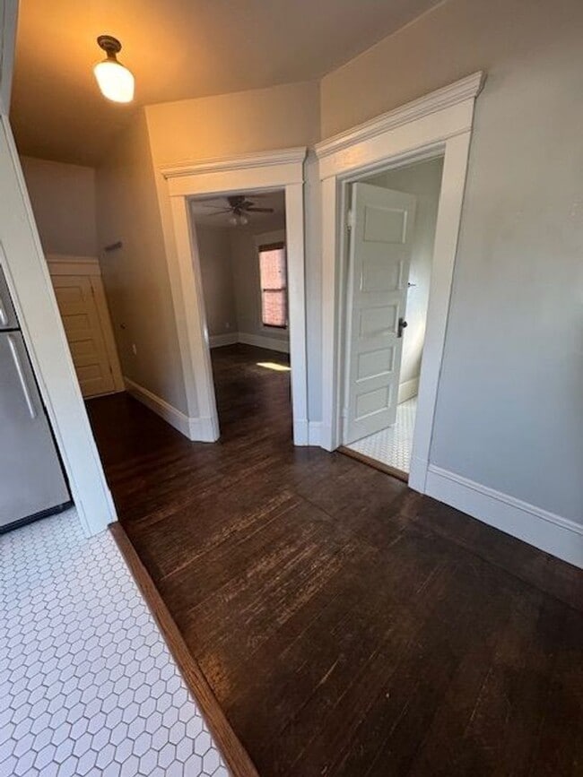 Building Photo - 1906 Hoyt Ave