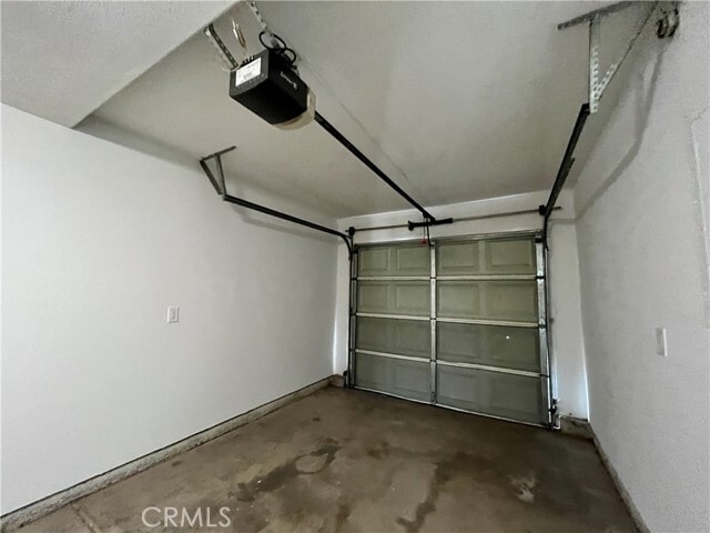 Building Photo - 1004 S Riverside Ave