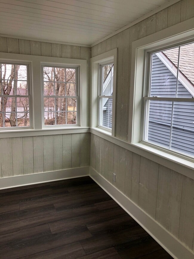 Building Photo - 44 Cushing St