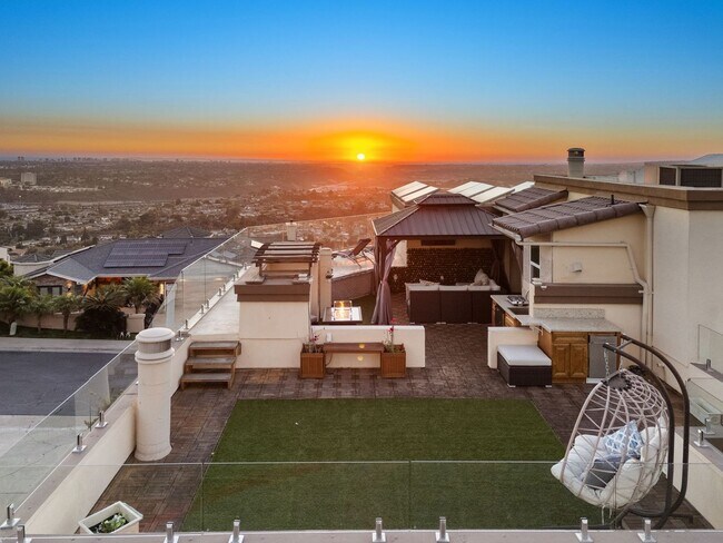 Building Photo - Custom Del Cerro Home with Views