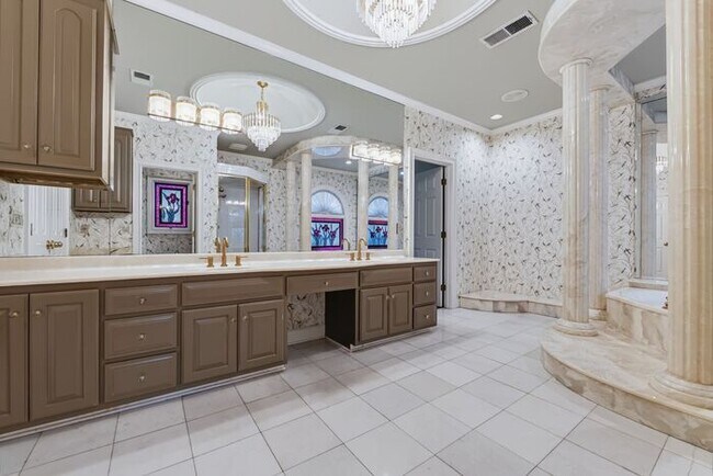 Building Photo - 6920 Oakbrook Way