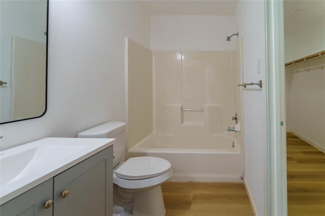 Building Photo - 1109 Hilltop Dr