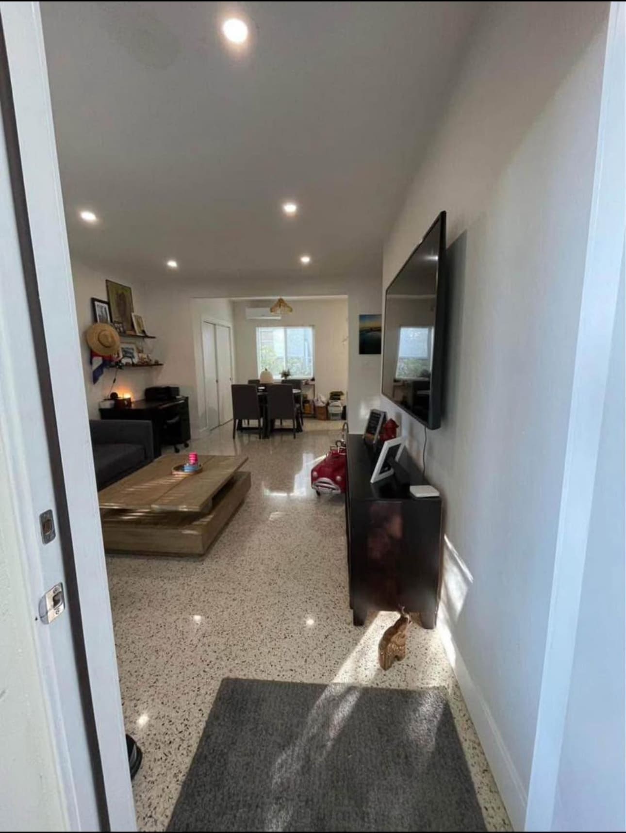 Building Photo - 3315 SW 9th Ter