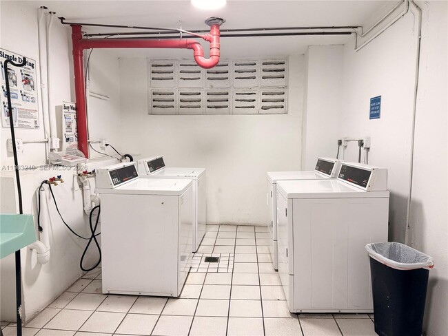 Building Photo - 10835 SW 112th Ave