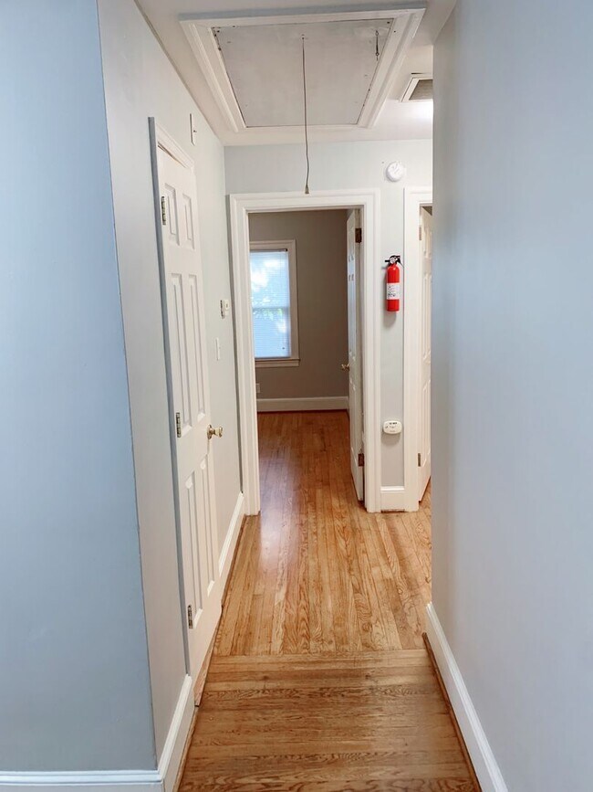 Building Photo - 105 S Rotary Ave