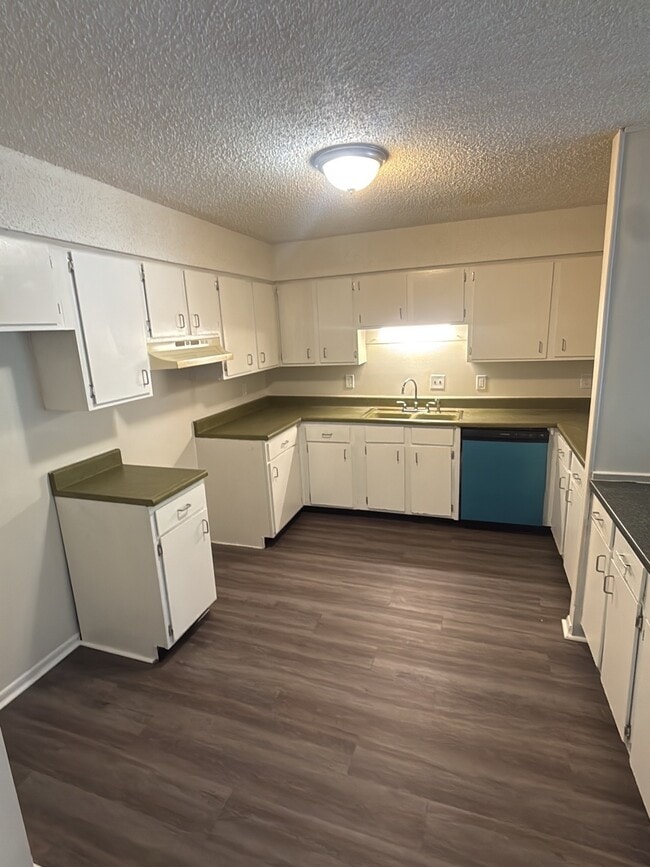 Building Photo - 1083 Harold Dr