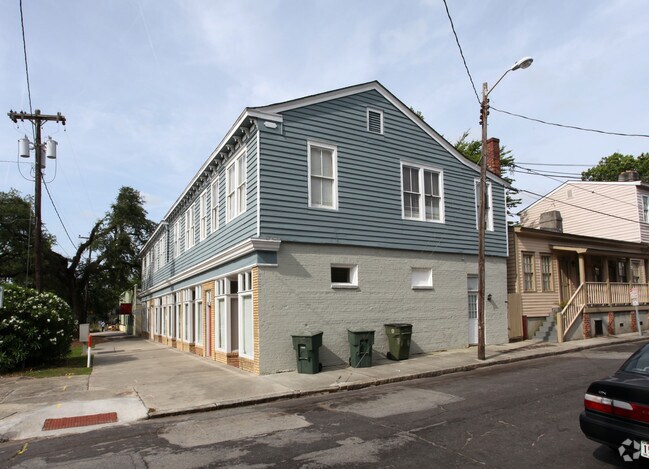 Building Photo - Green Growth 1 Historic Apartment Homes