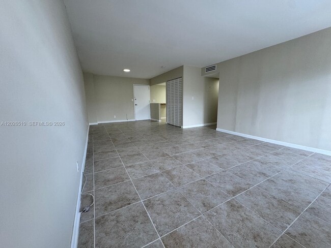 Building Photo - 401 Golden Isles Dr