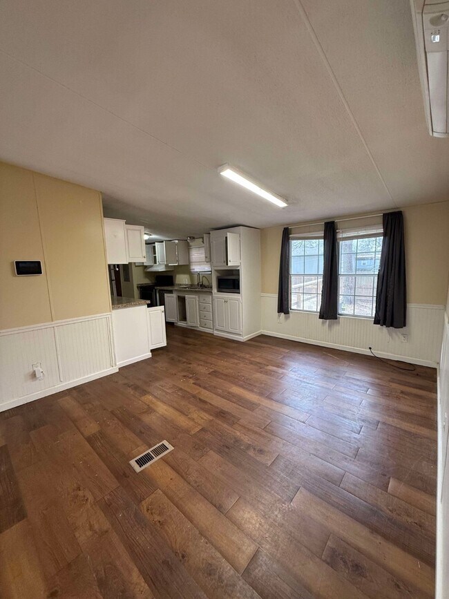 Building Photo - 16484 Brittany Way