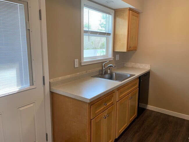 Building Photo - 3295 Rubidoux Blvd