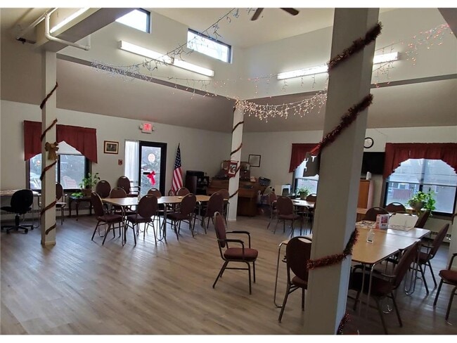 Building Photo - 215 Linden Ave W