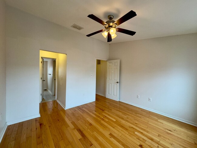 Building Photo - Apartment in Upper Fells Point!