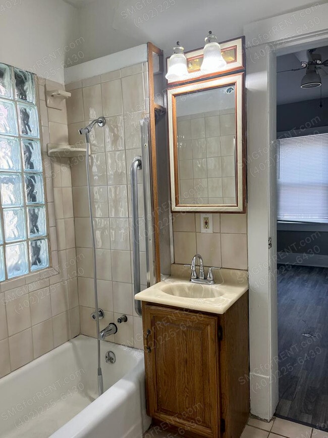 Building Photo - 2200 7th Ave