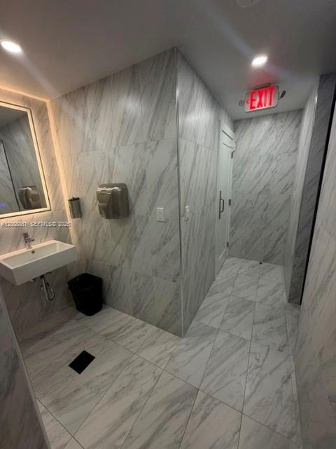 Building Photo - 3113 S Ocean Dr