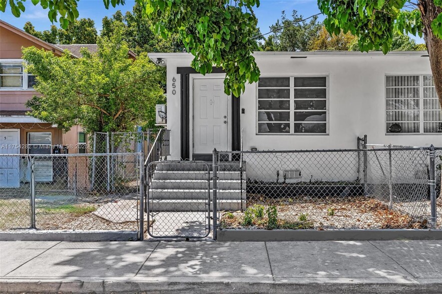 Building Photo - 650 SW 5th St