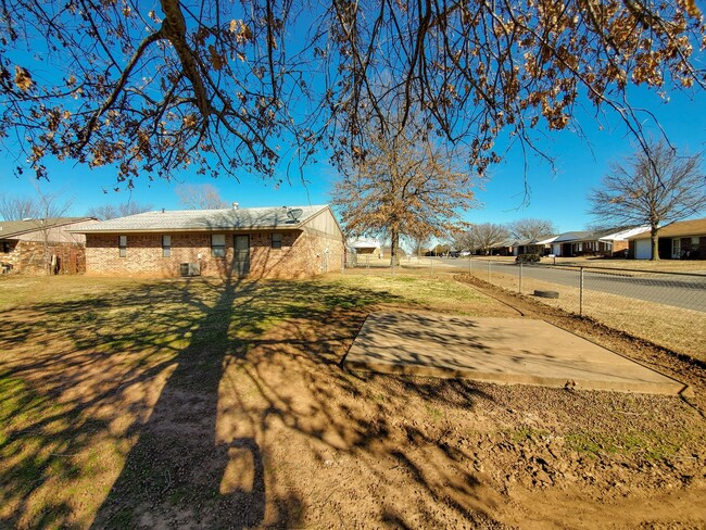 Building Photo - 3 Bed brick home in Tecumseh