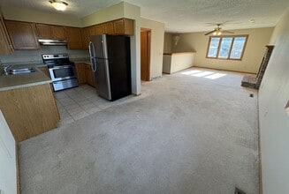 Building Photo - 806-806 Heartland Hills Dr