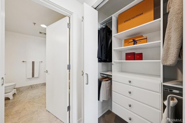 Building Photo - 501 Beale St