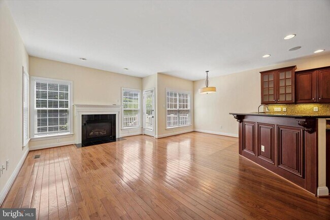 Building Photo - 13 Ashtree Ln