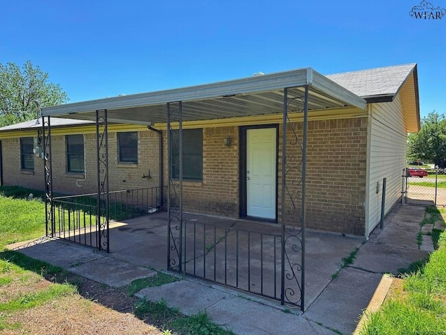 Building Photo - 4610 N Eden Hills Cir