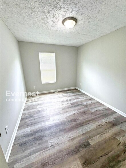 Building Photo - 2002 Grove Way