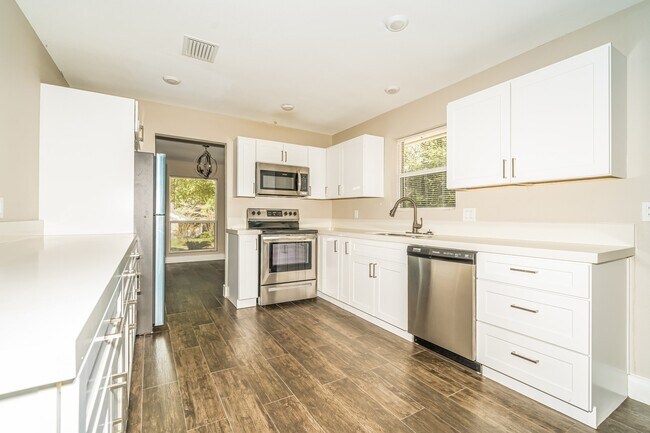 Building Photo - 10074 Woodhollow Dr