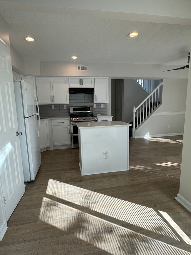 Building Photo - Yorkshire Downs Townhome