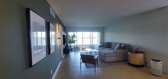 Building Photo - 18901 NE 14th Ave