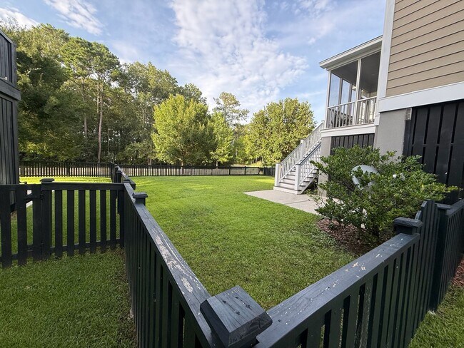 Building Photo - Available now. Amazing 4 BR/2.5 BA Home Available at Shellring at St Thomas Island!