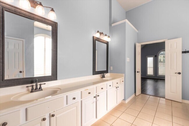 Building Photo - 4522 Laurel Green Ct