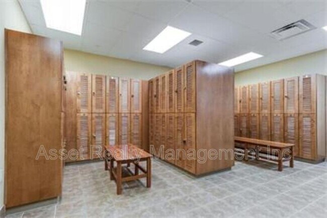 Building Photo - 509 Broadberry Ave