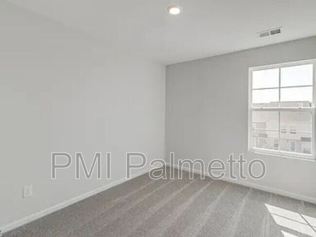 Building Photo - 3022 Harborview Dr