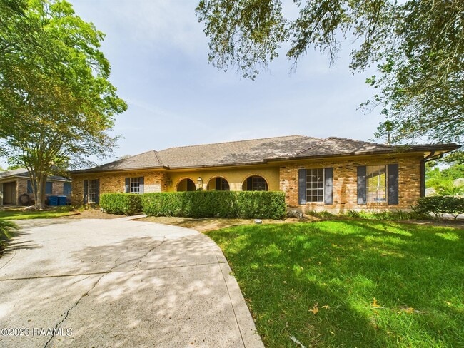 Building Photo - 232 Thibodeaux Dr