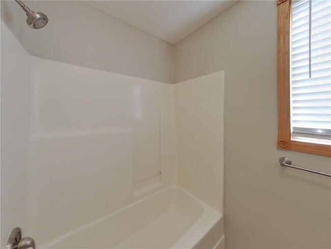 Building Photo - 2200 Buffalo Ridge Dr