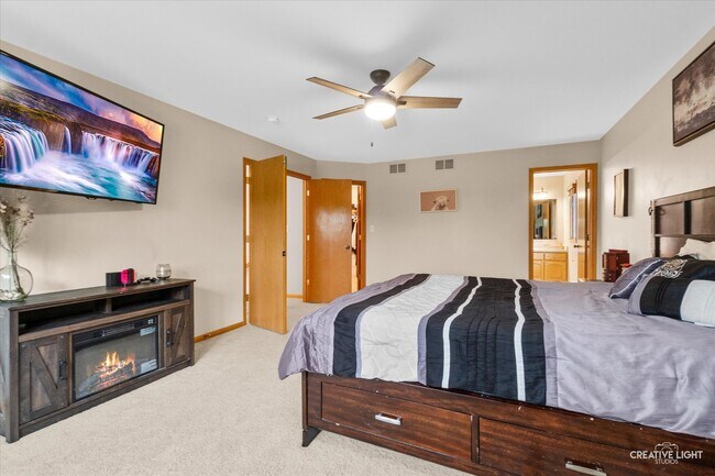 Building Photo - 610 High Grove Dr