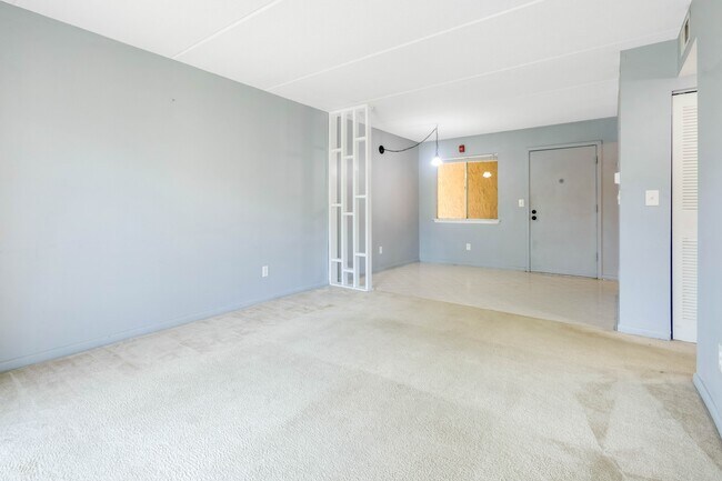 Building Photo - 209 W Miracle Strip Pkwy