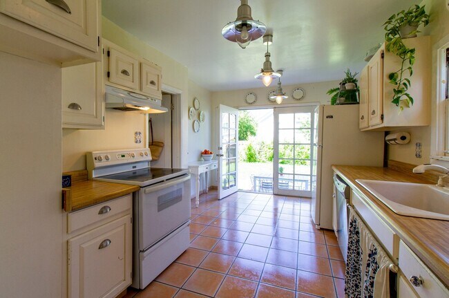 Building Photo - Gorgeous NW District House with Stunning Upgrades and Original Charm