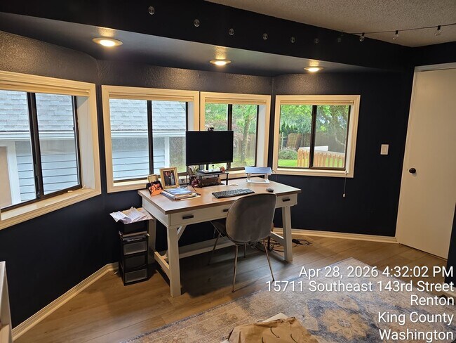 Building Photo - Renton - 4 bedroom 2.5 bath rental home - Custom home with large rooms - Available July 5th 2026