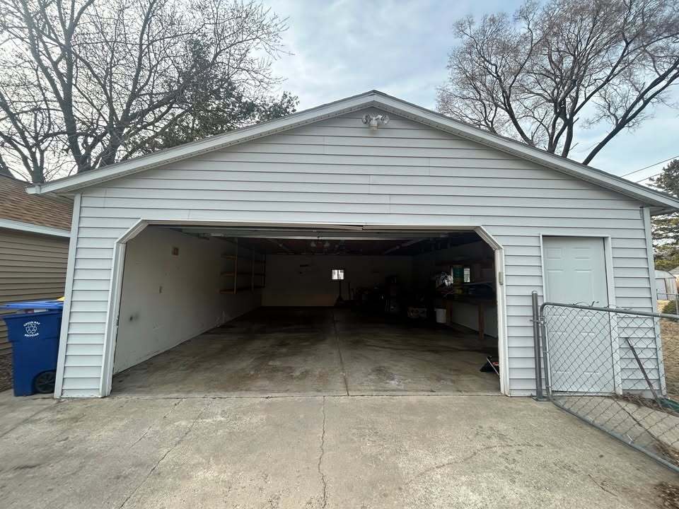 Garage 1 - 619 Northern Ave