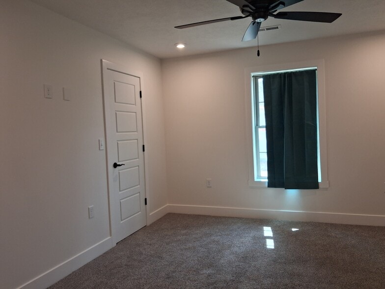 Building Photo - 1453 W Todd Ln