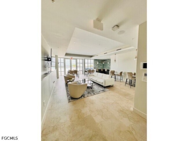 Building Photo - 3000 Oasis Grand Blvd