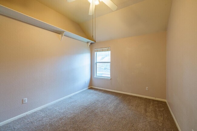 Building Photo - 1006 Tallow Trail