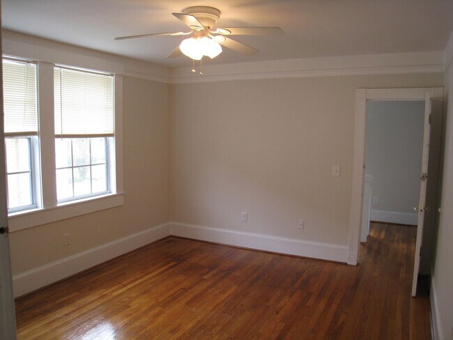 Building Photo - Spacious 3-Bedroom Apartment in the Heart of Broadmoor/Uptown