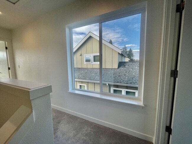 Building Photo - Half Month Free – Modern 3BR Townhome with...