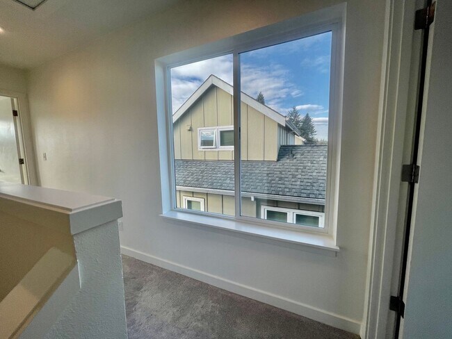 Building Photo - NEWLY REDUCE PRICE on this Modern 3BR Town...