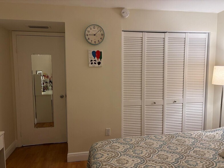 Building Photo - 210 SW 11th St