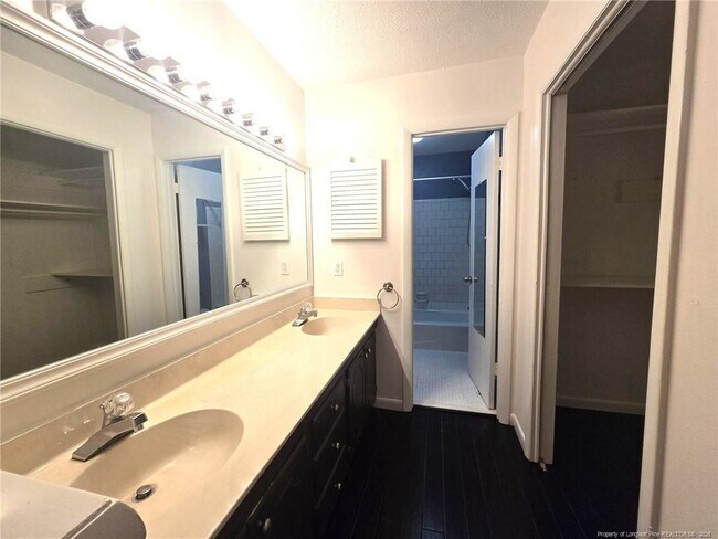 Building Photo - 6750 Irongate Dr